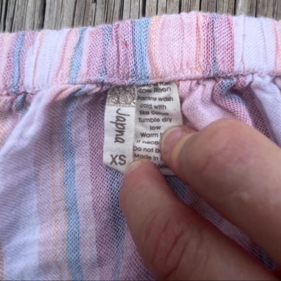 ☀️☀️☀️ 4/$20 Japna madras striped crop top! - Picture 3 of 4